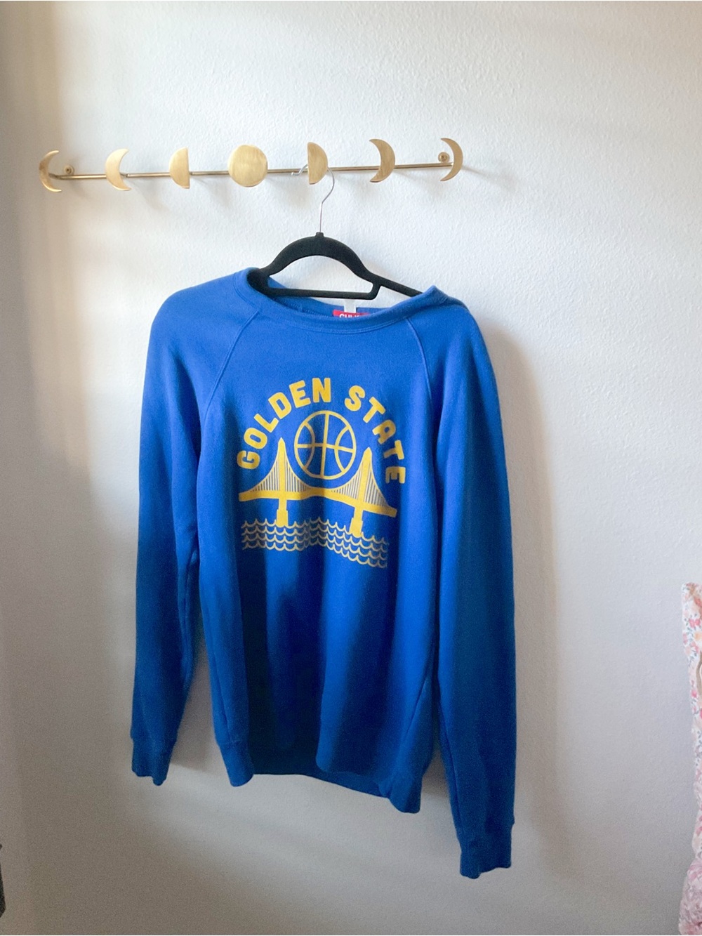 Golden State Warriors Blue Crewneck Sweatshirt - Basketball Team Logo